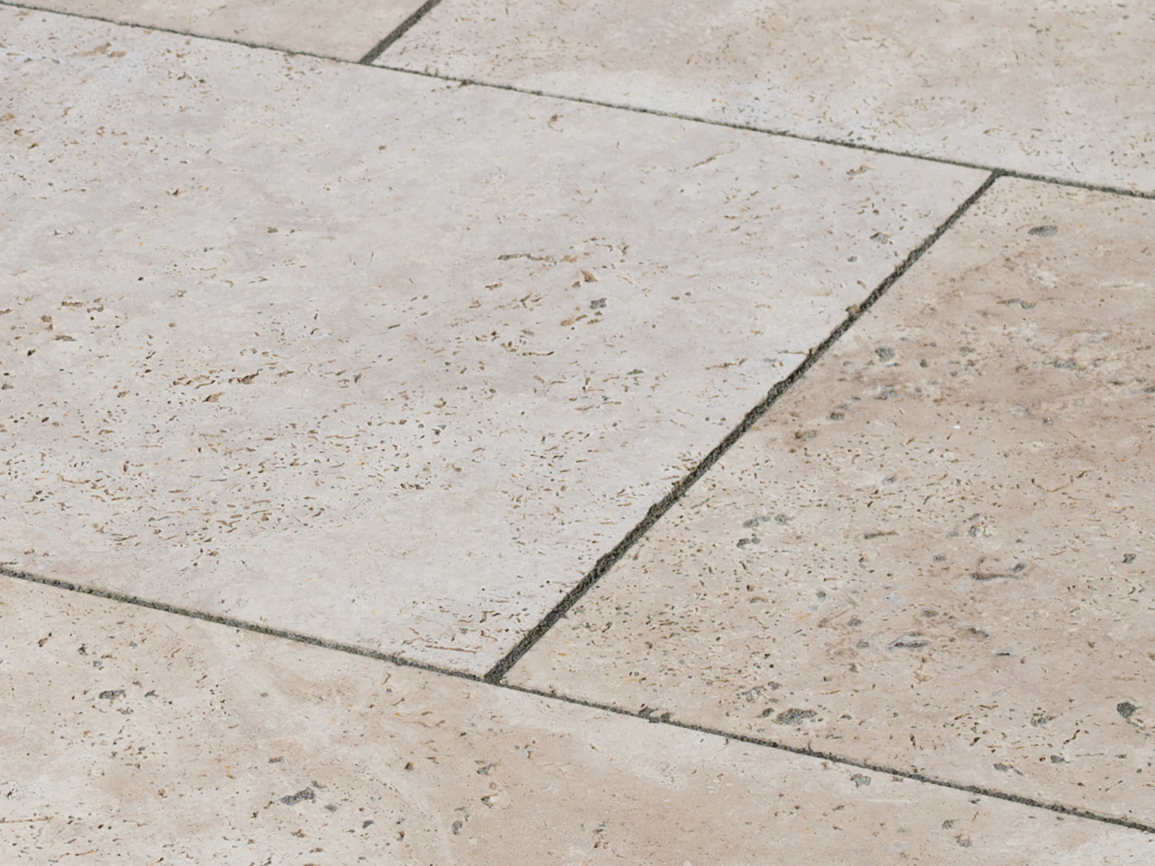 Dalles Medium Line, en travertin adouci stonenaturelle — free download